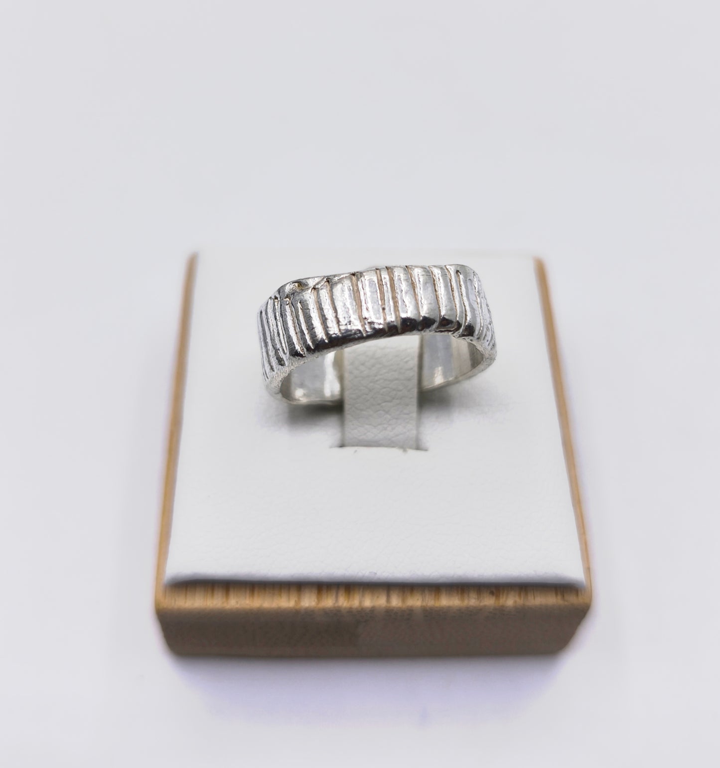 Anillo Petit lines
