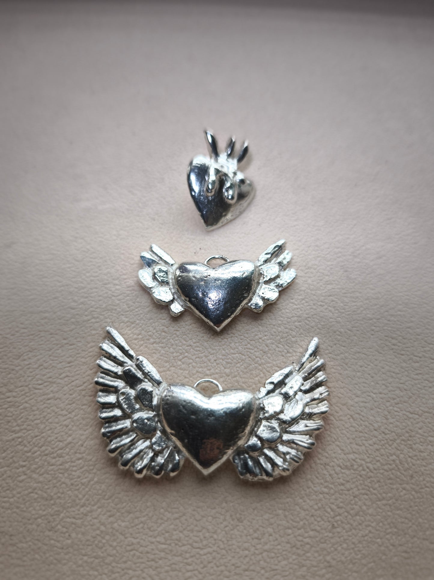 Dije Large Winged heart